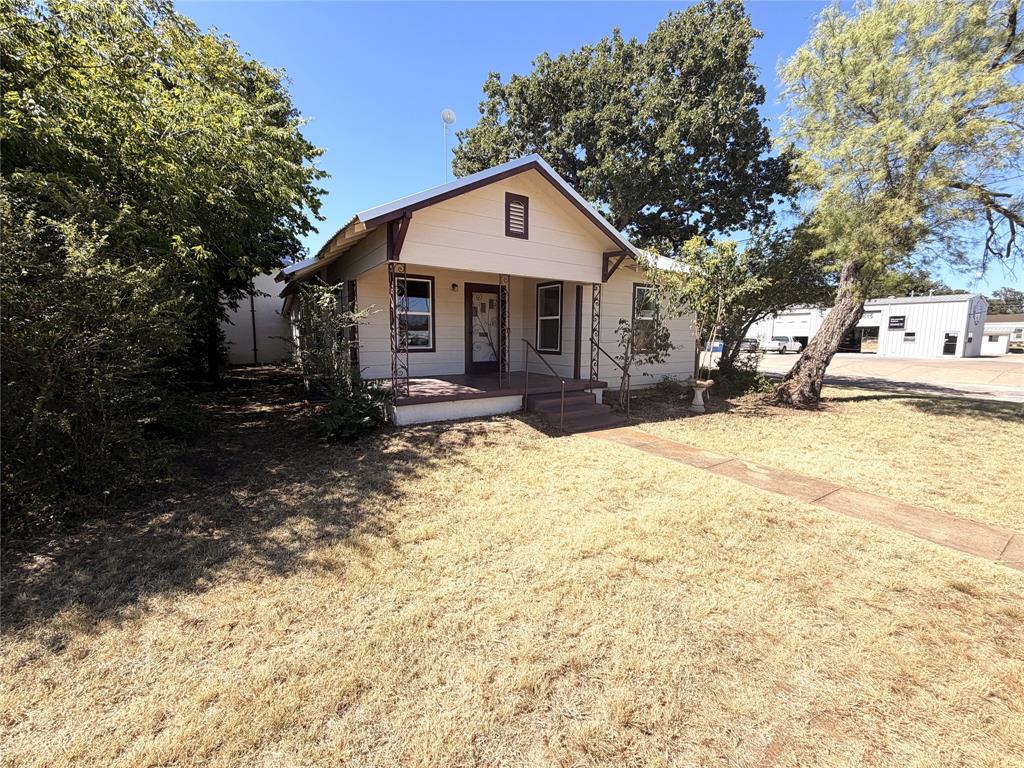 712 W Main Street Property Photo 27