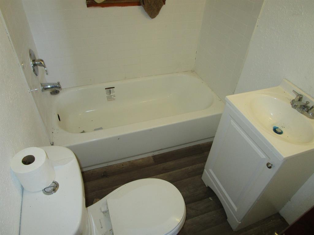 109 E 14th Street Property Photo 18
