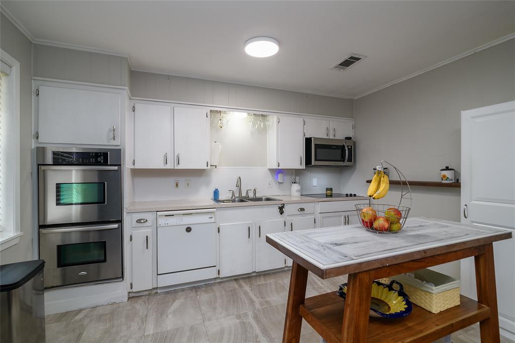 203 Schaub Drive Property Photo 4