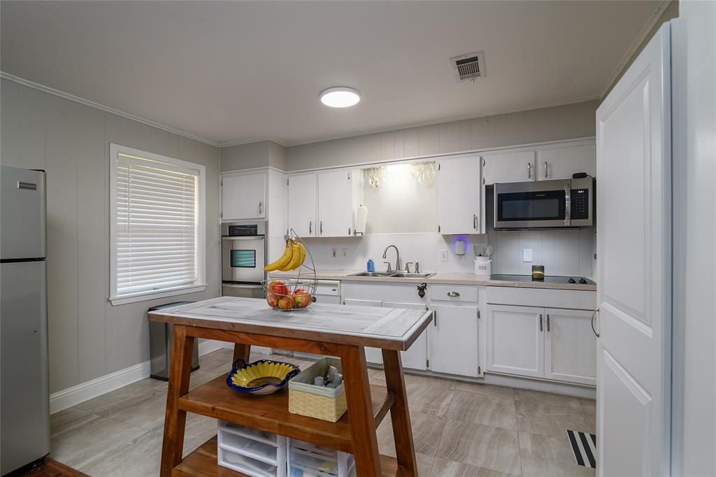 203 Schaub Drive Property Photo 6