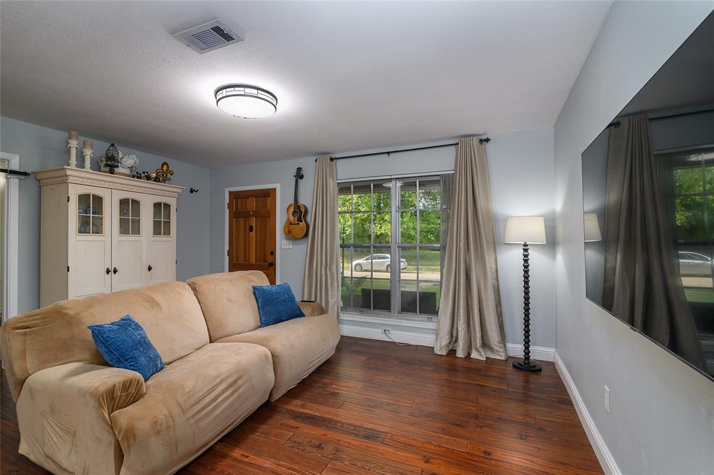 203 Schaub Drive Property Photo 8