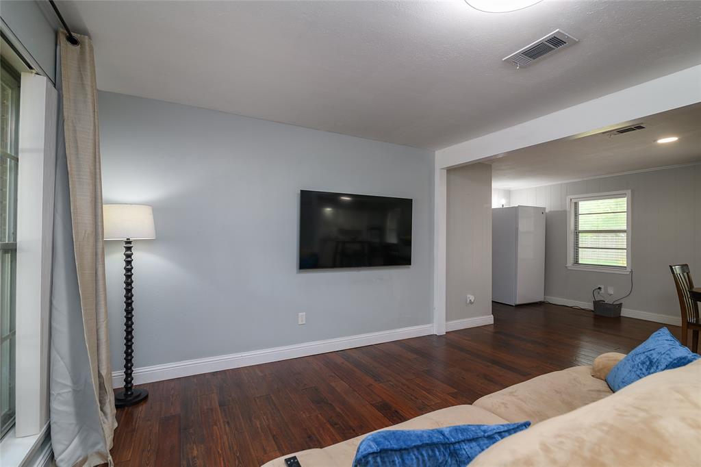 203 Schaub Drive Property Photo 9
