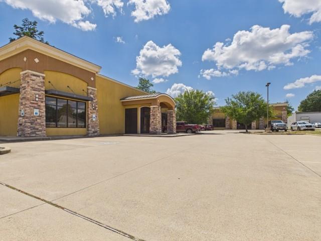 520 N Main Property Photo 4
