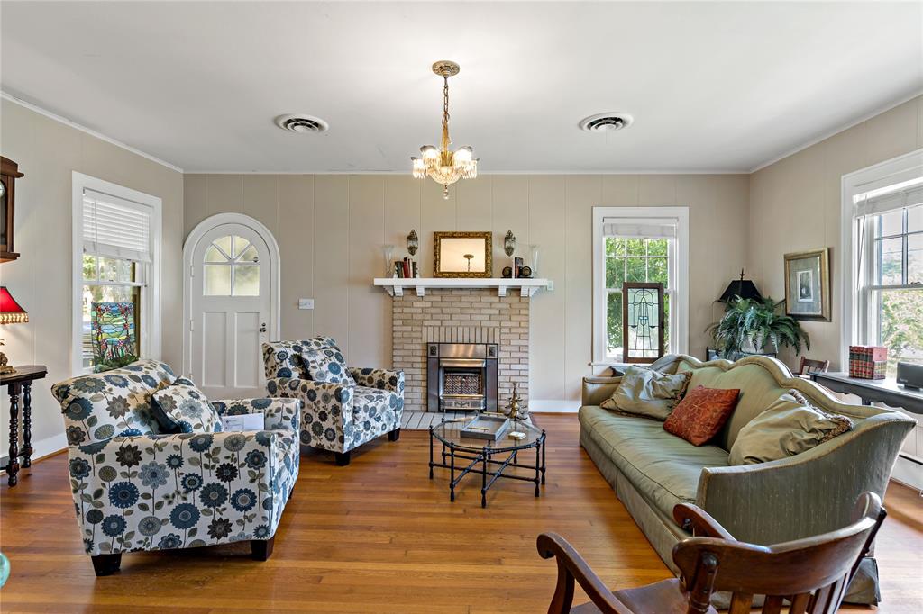 610 Fitzhugh Property Photo 3