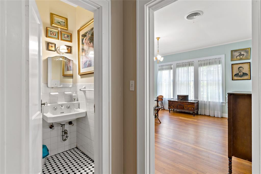 610 Fitzhugh Property Photo 17