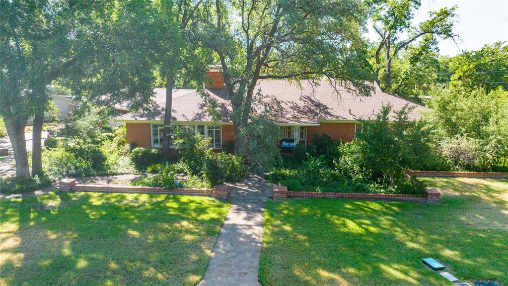 3765 Woodridge Drive Property Photo 3