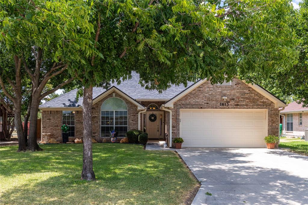 1613 Southgate Drive Property Photo 1