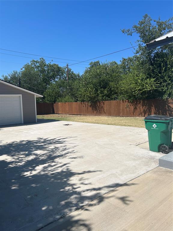 407 W Hamilton Street Property Photo 3