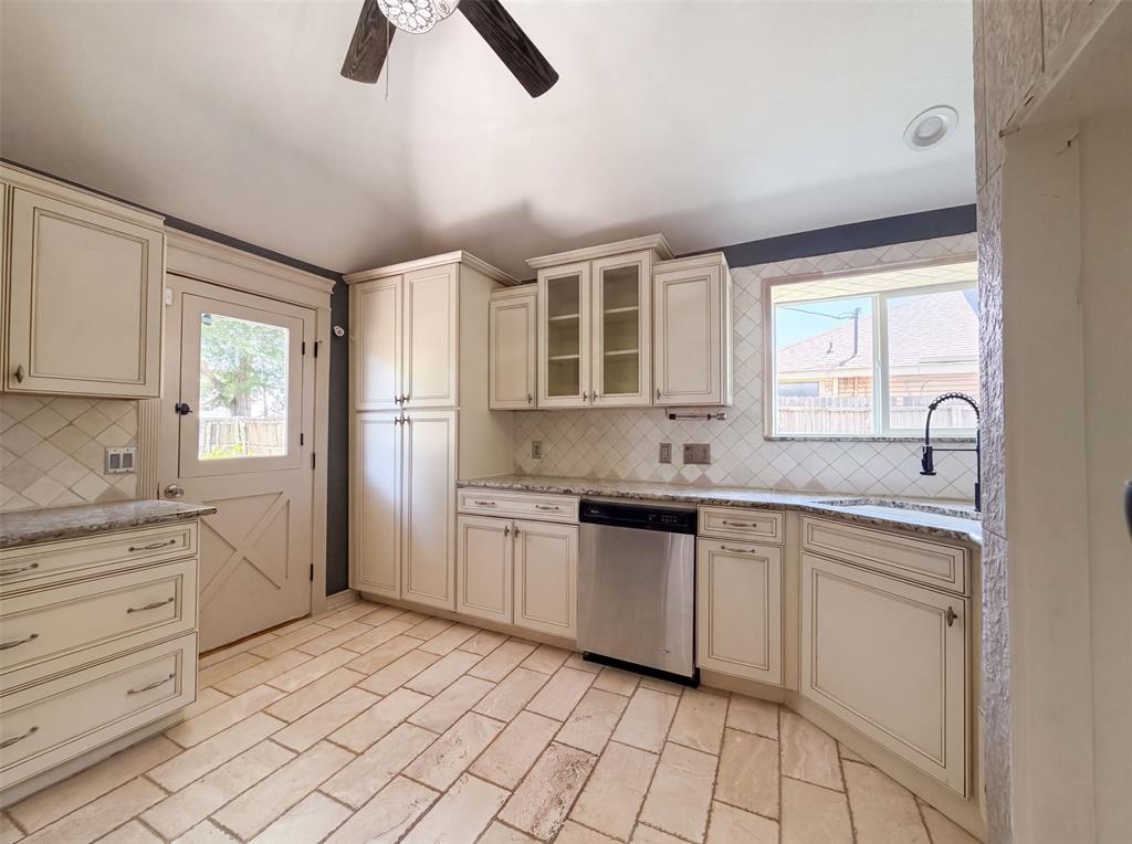 6315 Meadow Glen Drive Property Photo 2