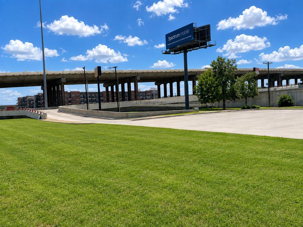 1039 N Interstate 35e Highway E Property Photo 2