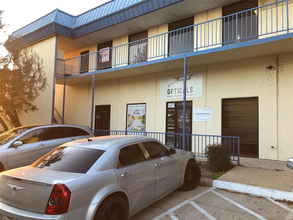 1039 N Interstate 35e Highway E Property Photo 4