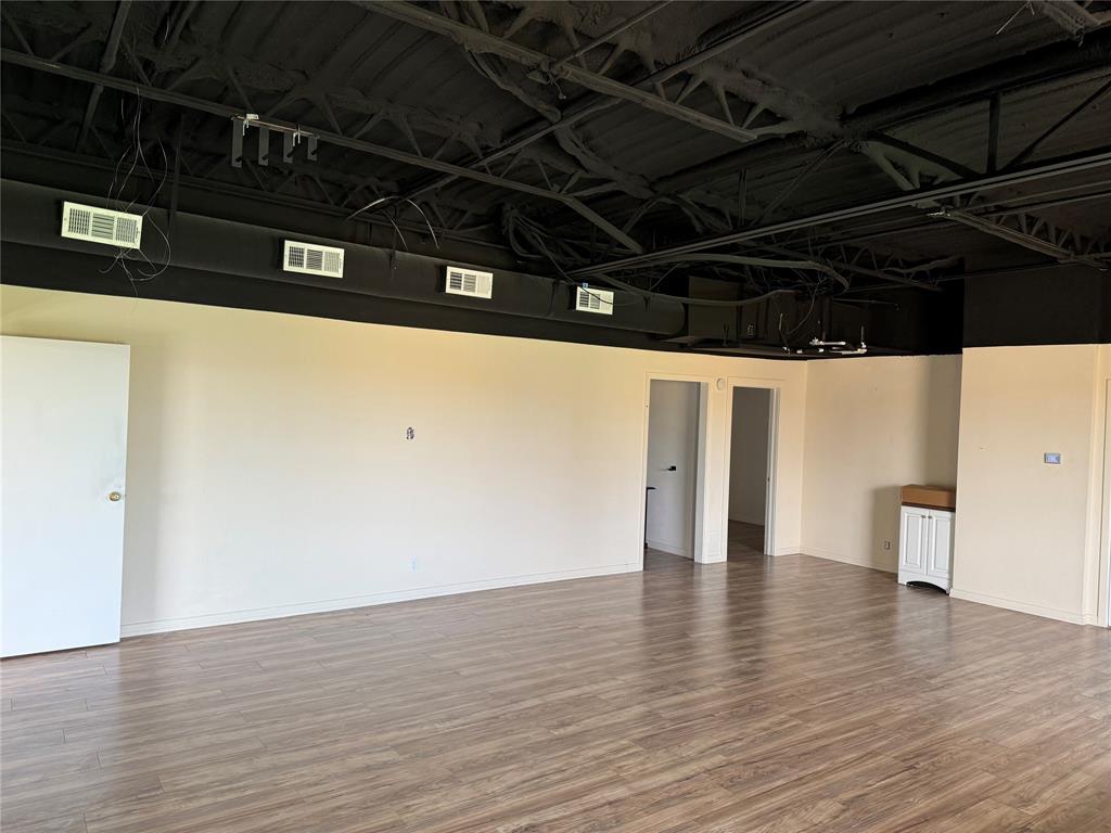 1039 N Interstate 35e Highway E Property Photo 5