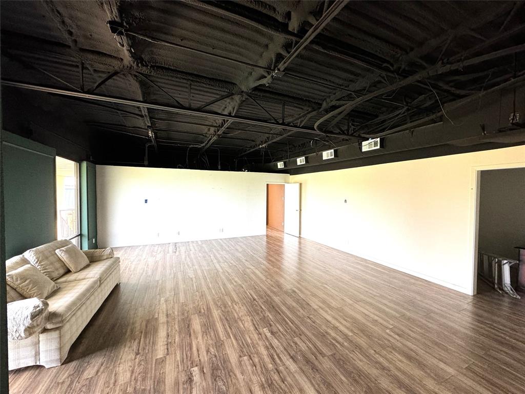 1039 N Interstate 35e Highway E Property Photo 6