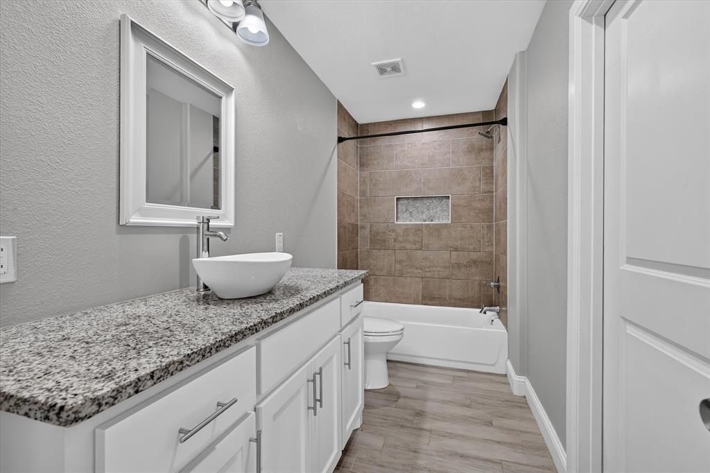 608 E College Street 610 Property Photo 16