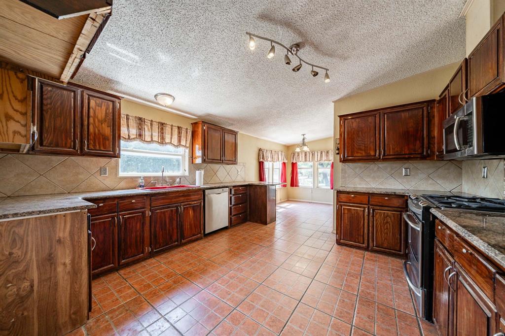9545 Farm Road 1226 Property Photo 8