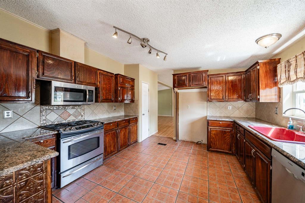 9545 Farm Road 1226 Property Photo 9