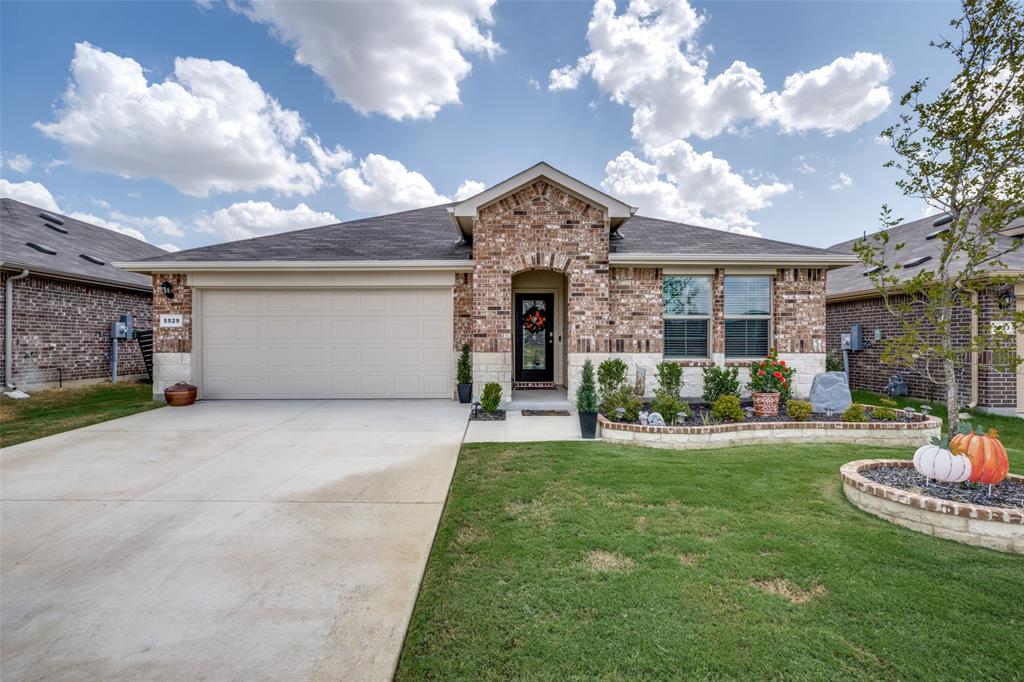 5529 Legends Way Property Photo 1