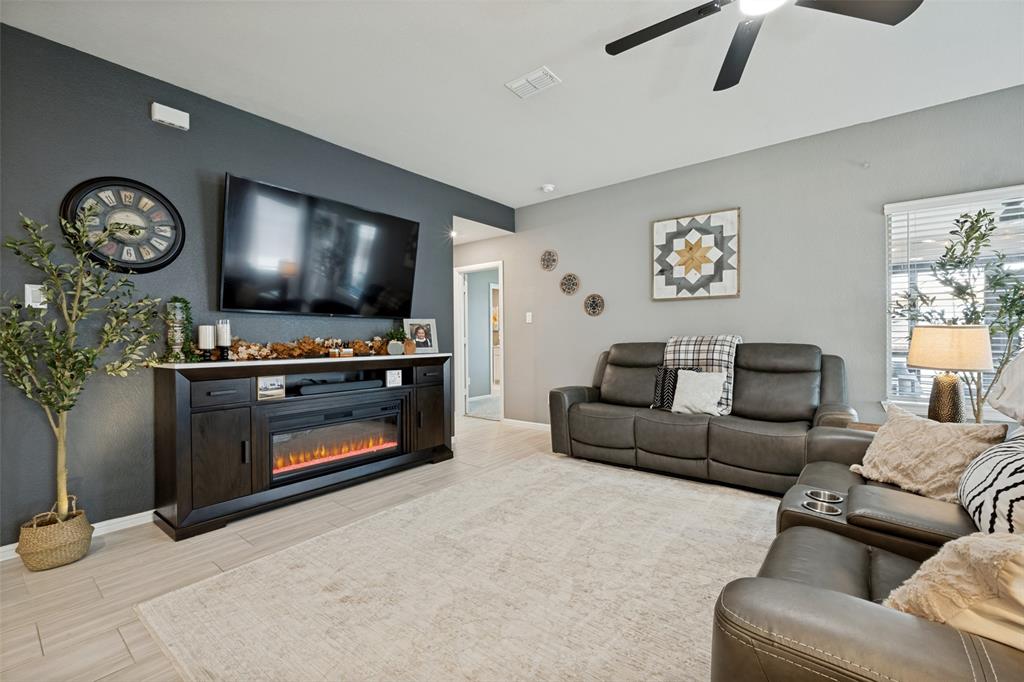 5529 Legends Way Property Photo 9
