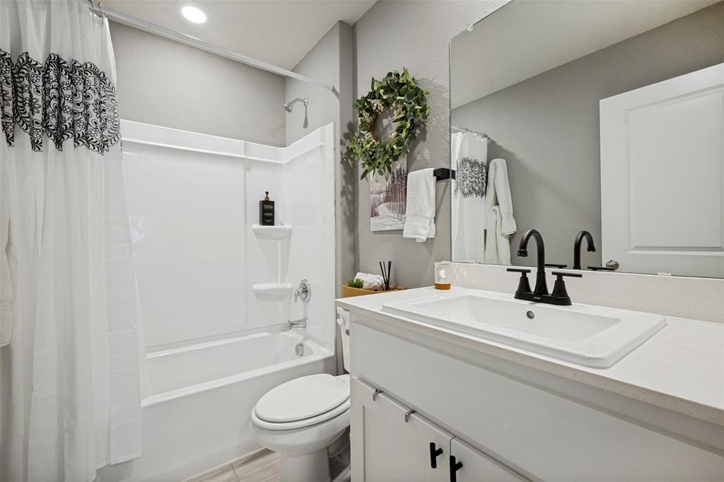 5529 Legends Way Property Photo 20