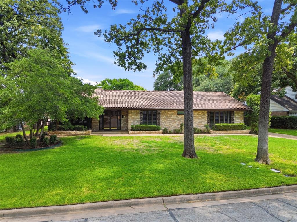 2308 Briarwood Boulevard Property Photo 1
