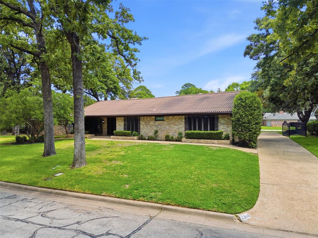 2308 Briarwood Boulevard Property Photo 2