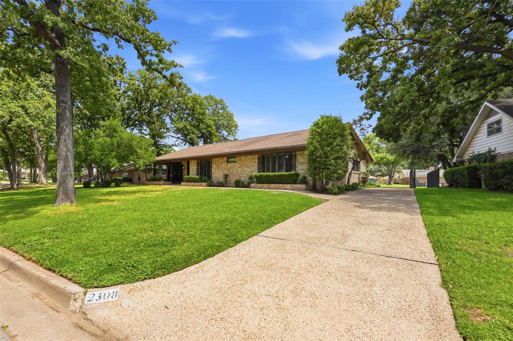 2308 Briarwood Boulevard Property Photo 3