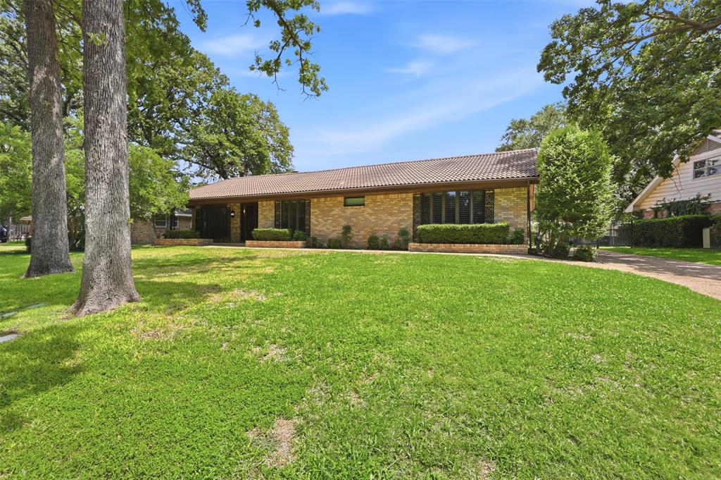 2308 Briarwood Boulevard Property Photo 4