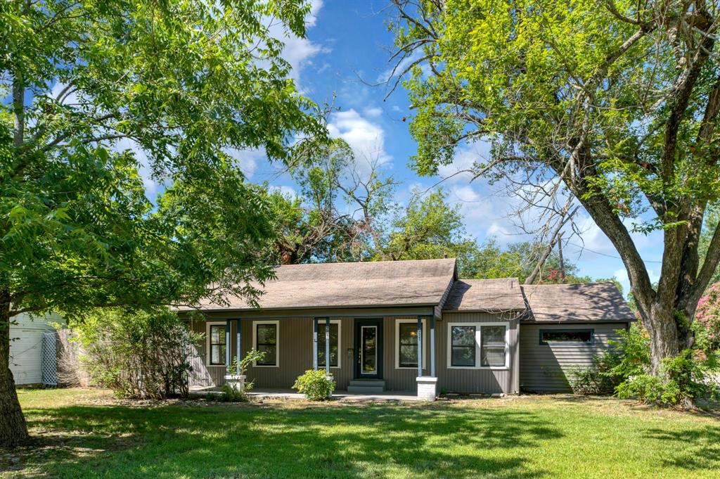 207 Hackberry Street Property Photo 1