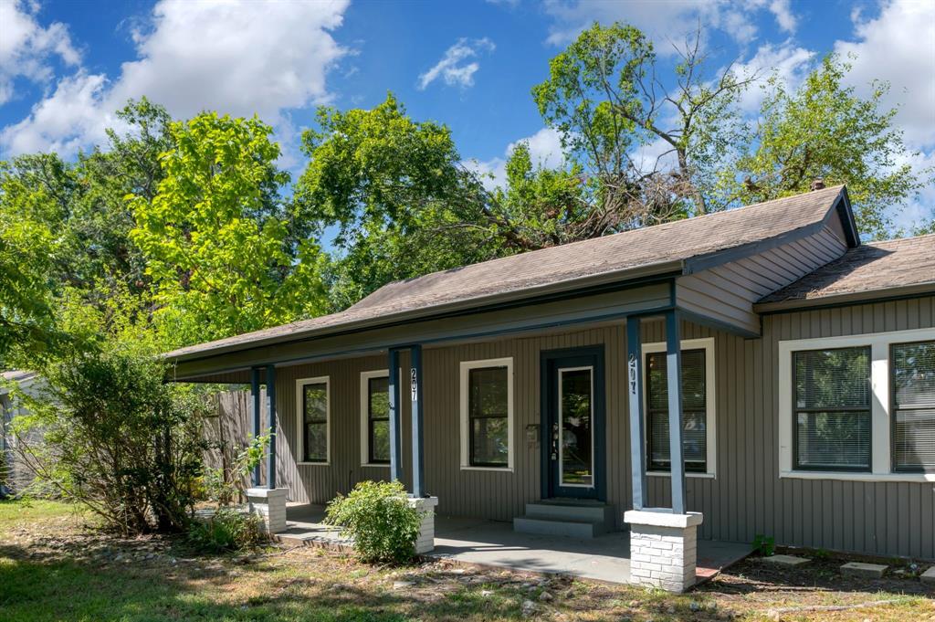 207 Hackberry Street Property Photo 2