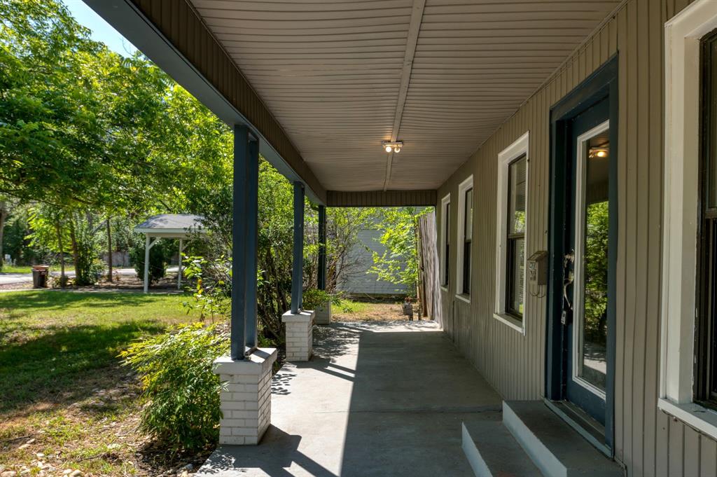 207 Hackberry Street Property Photo 3