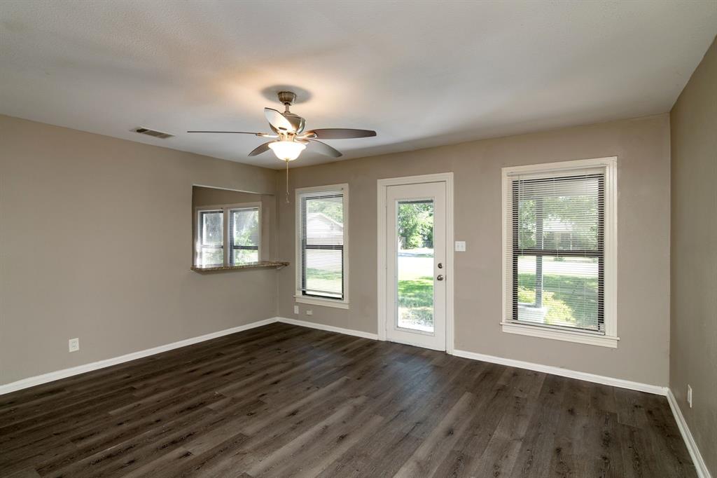 207 Hackberry Street Property Photo 4