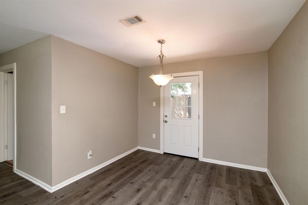 207 Hackberry Street Property Photo 6