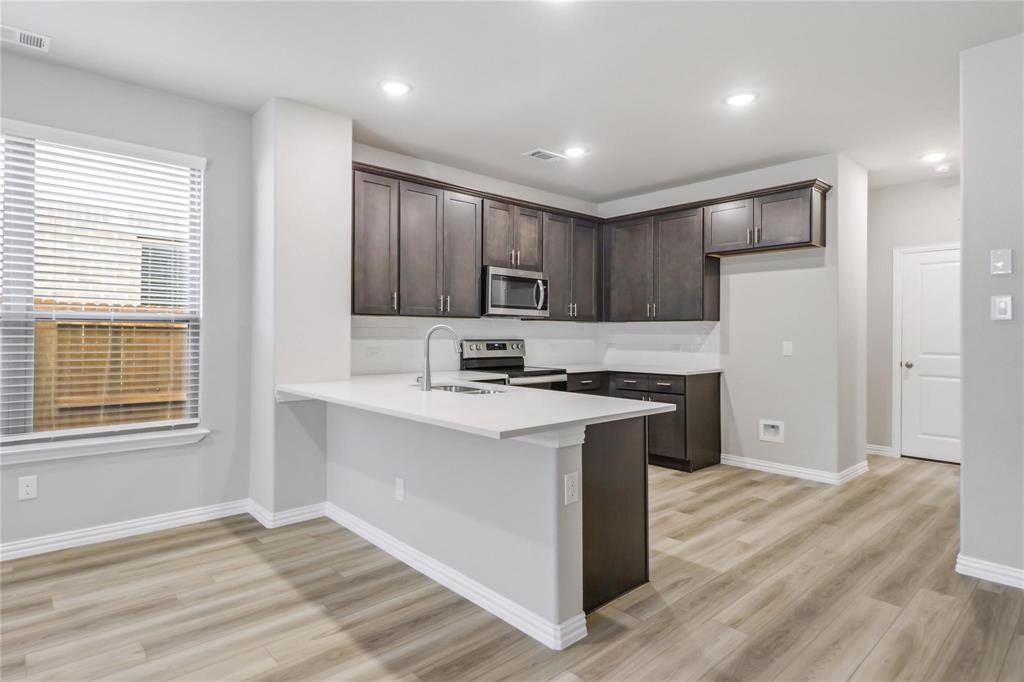 6717 Glimfeather Drive Property Photo 4