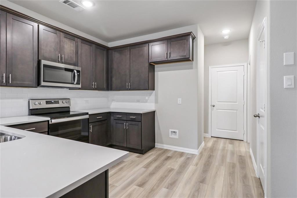 6717 Glimfeather Drive Property Photo 6