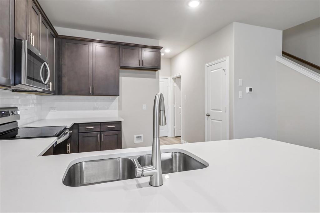 6717 Glimfeather Drive Property Photo 7