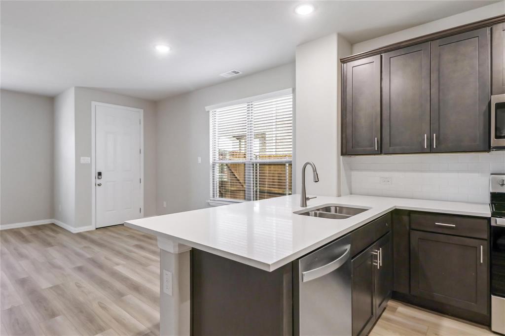6717 Glimfeather Drive Property Photo 10