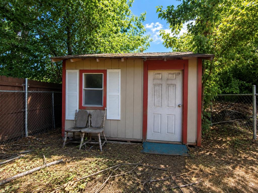921 S Medora Street Property Photo 5