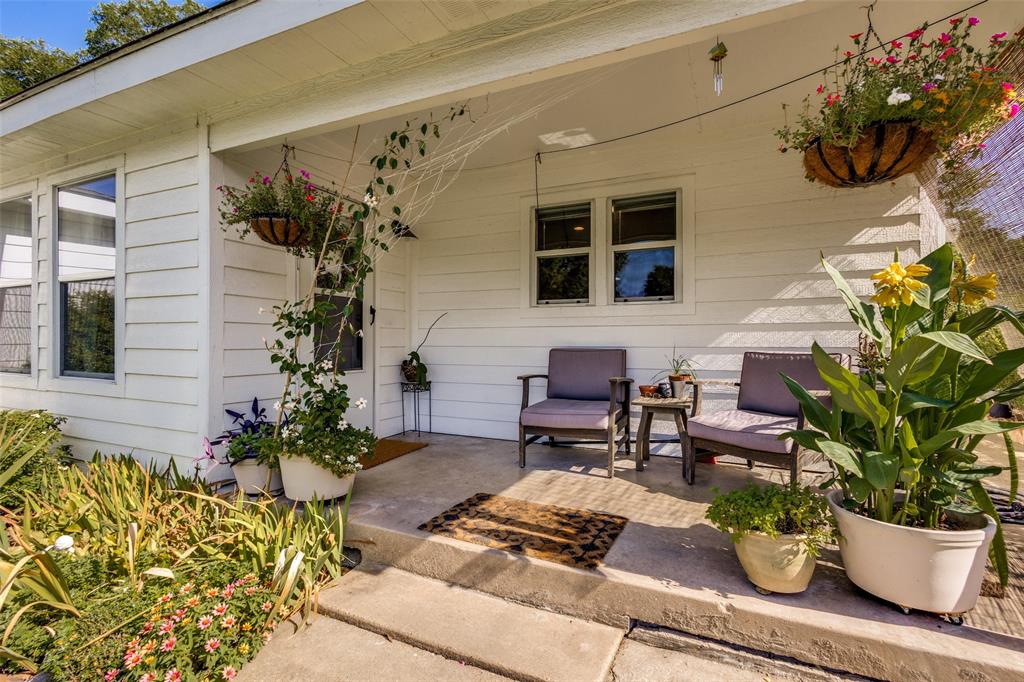 712 Baker Street Property Photo 4
