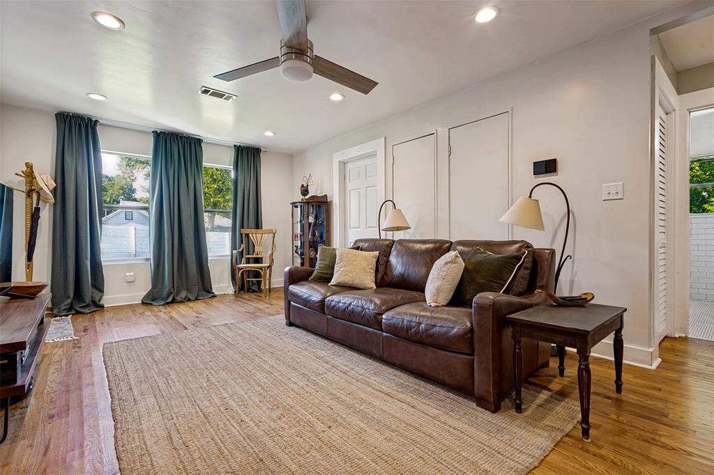712 Baker Street Property Photo 7