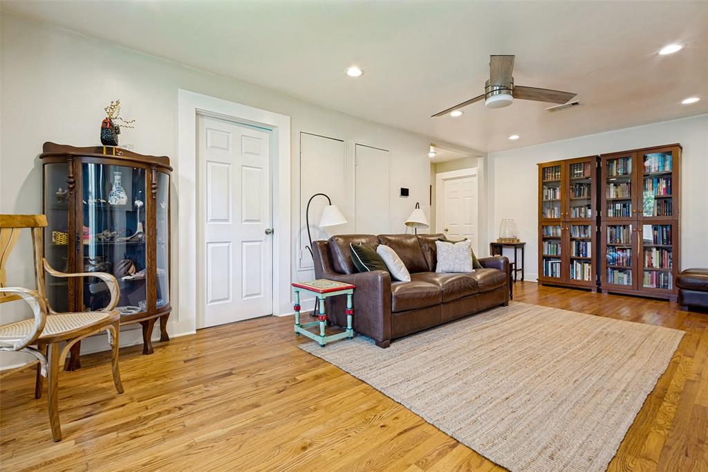 712 Baker Street Property Photo 10