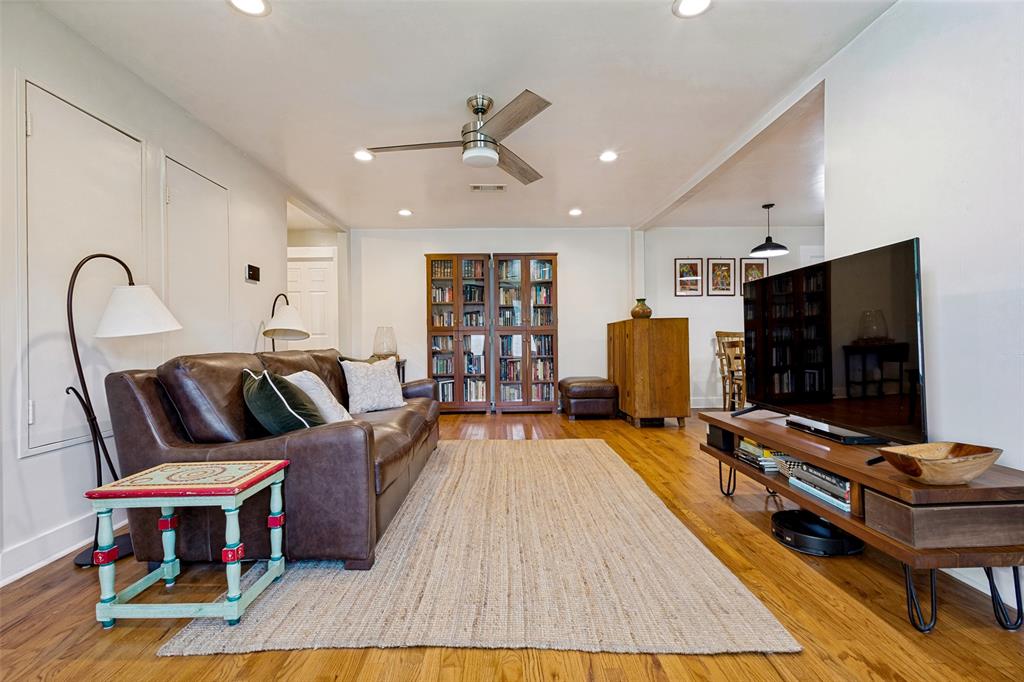 712 Baker Street Property Photo 11