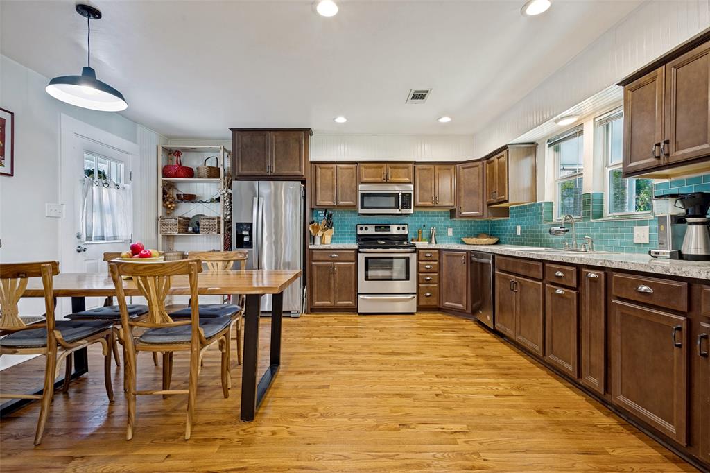 712 Baker Street Property Photo 14