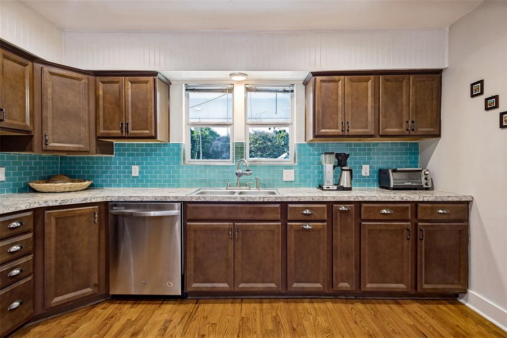 712 Baker Street Property Photo 15