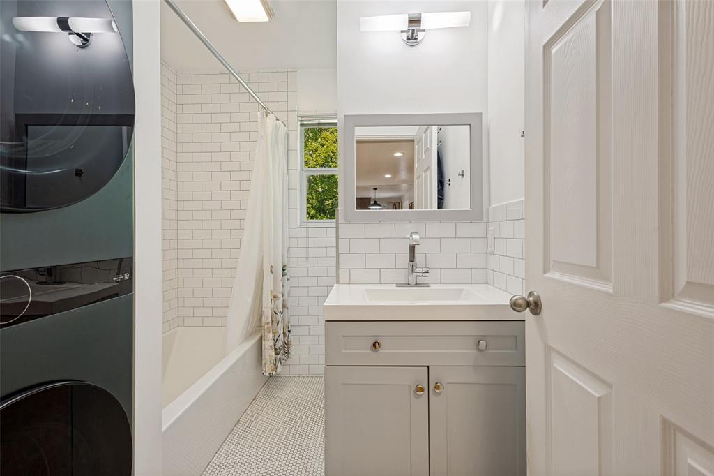 712 Baker Street Property Photo 23
