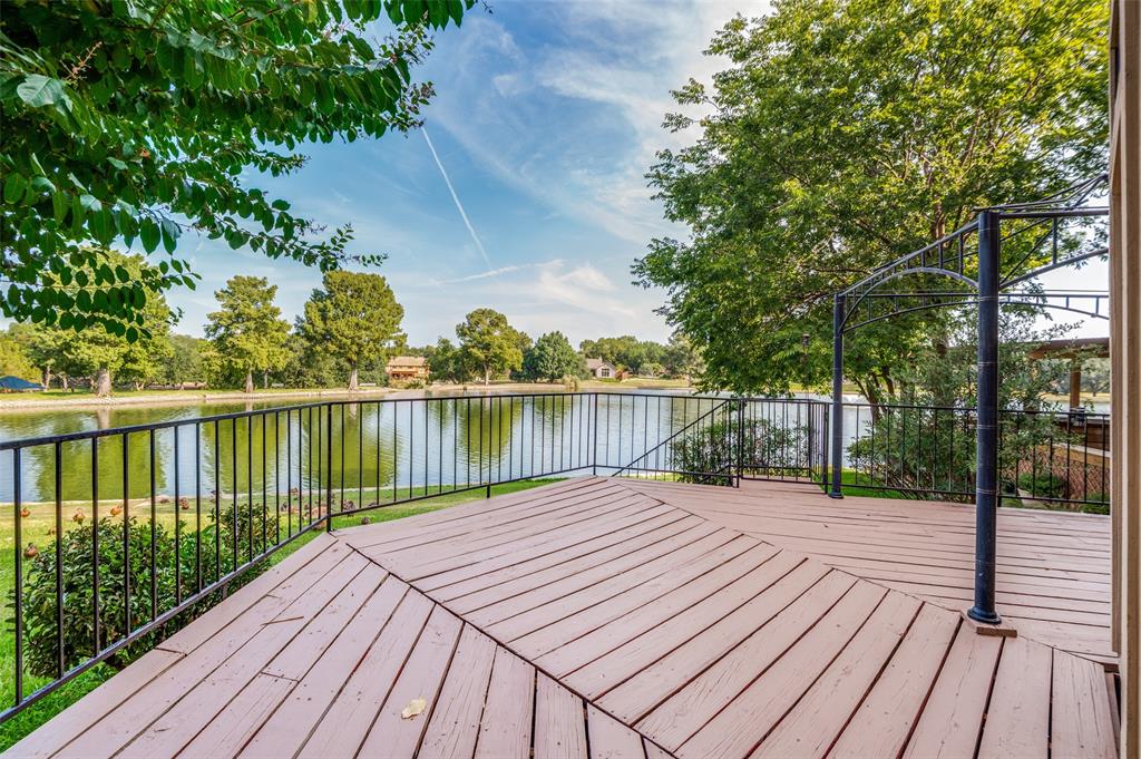 9 Country Lake Drive Property Photo 1