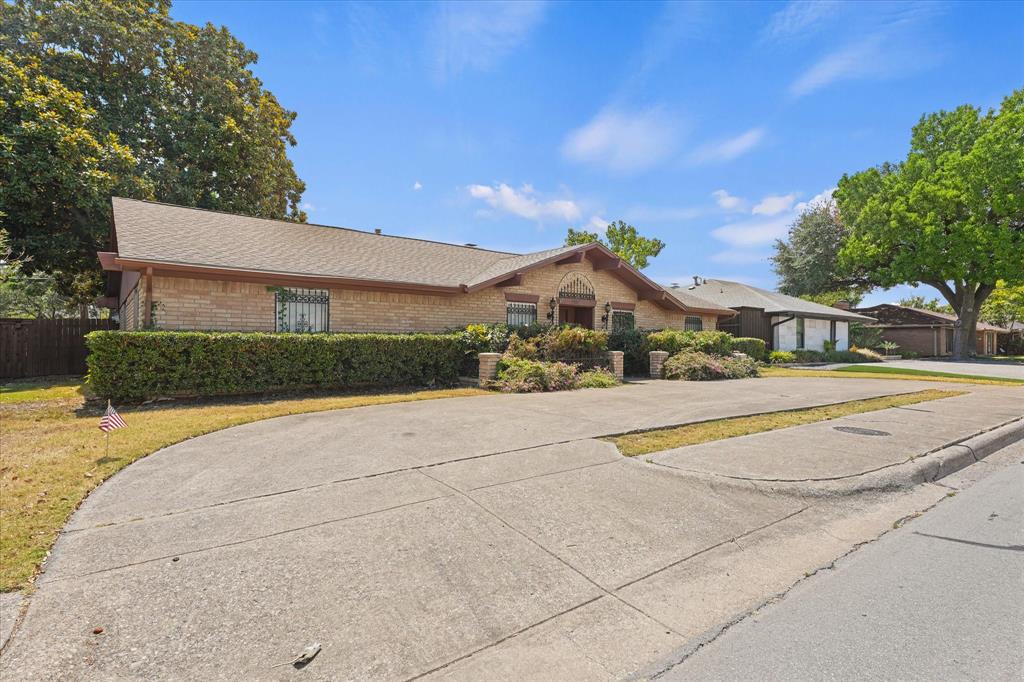 6238 E Lovers Lane Property Photo 3