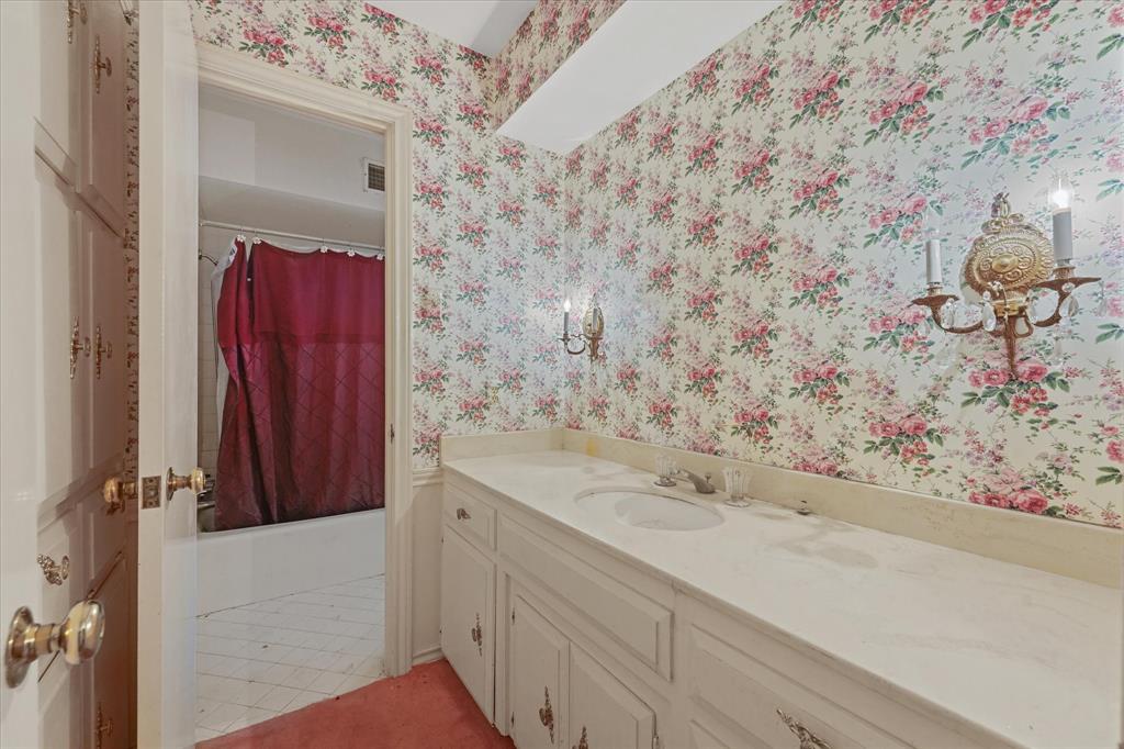 6238 E Lovers Lane Property Photo 6