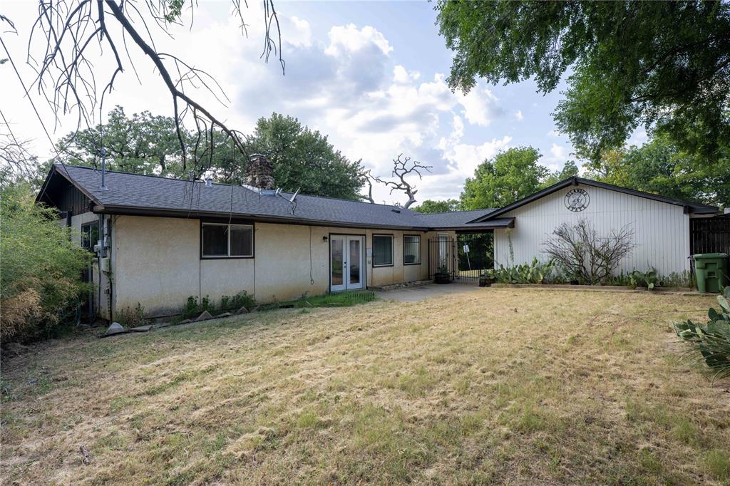 112 Oaktree Drive Property Photo 3