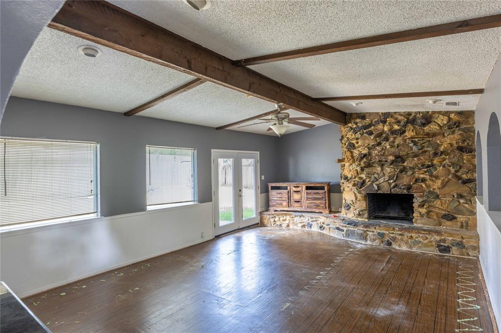 112 Oaktree Drive Property Photo 8