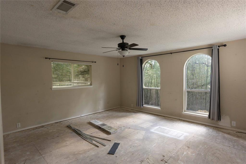 112 Oaktree Drive Property Photo 9